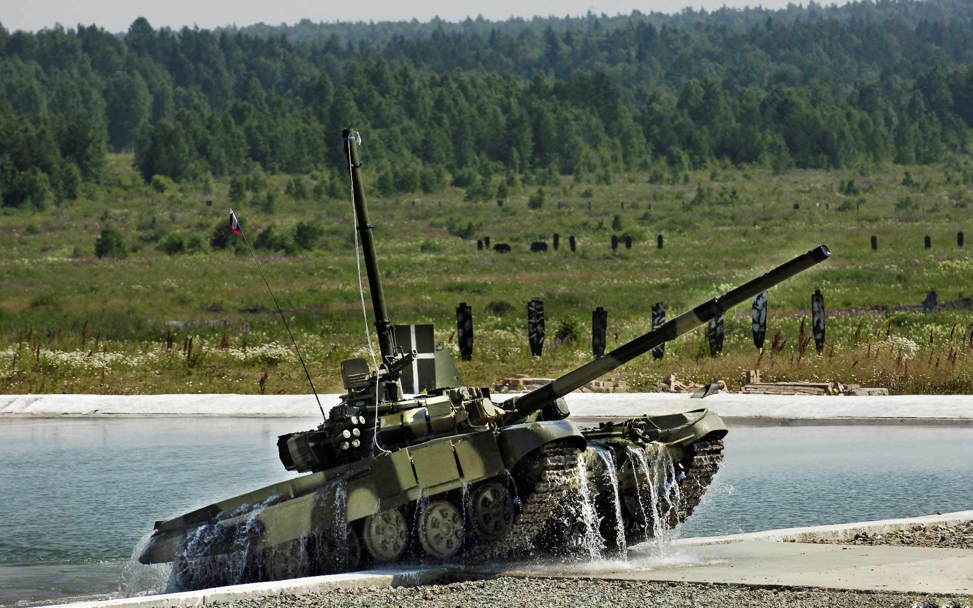 الدبابة الروسية T-90 Archive_Weapons_T90_tank_at_the_landfill_029845_