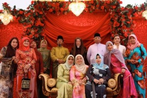 11 ARALIK 2016 BULMACASI SAYI : 1602 - Sayfa 3 Brunei-family-wedding-300x200