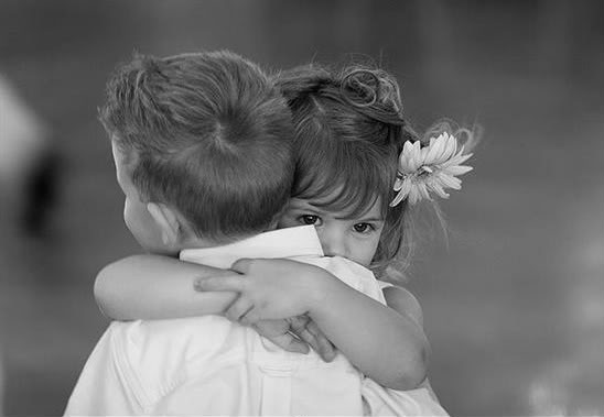 நம்பிக்கையே நீ என்றானப்பிறகு - 9000 ஆவது பதிவு Two-children-hugging