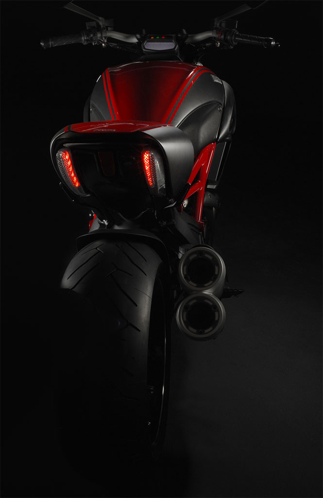 proto Ducat'? mega monster?  Ducati-Diavel-1