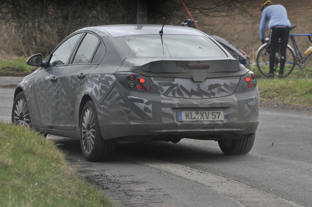 2008 - [Opel] Insignia - Page 17 Vauxhall-Insignia-Official-Spy-Shots-3