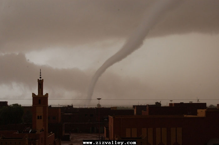 عاجل عشر قتلى بسبب فيضان واد كرت بالمغرب Cyclone-errachidia---12