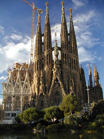 Najlepše svetske građevine - Page 2 Sagrada_Familia2