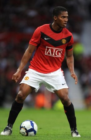 Player that look like Dinosaurs Antonio_valencia_man_united