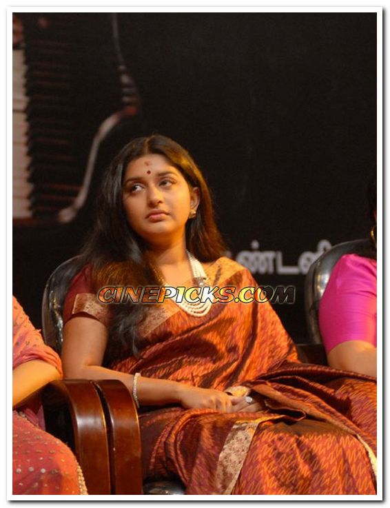 நடிகை மீரா ஜாஸ்மின் புகைப்படம் - Page 14 Meera-jasmine-photo-4