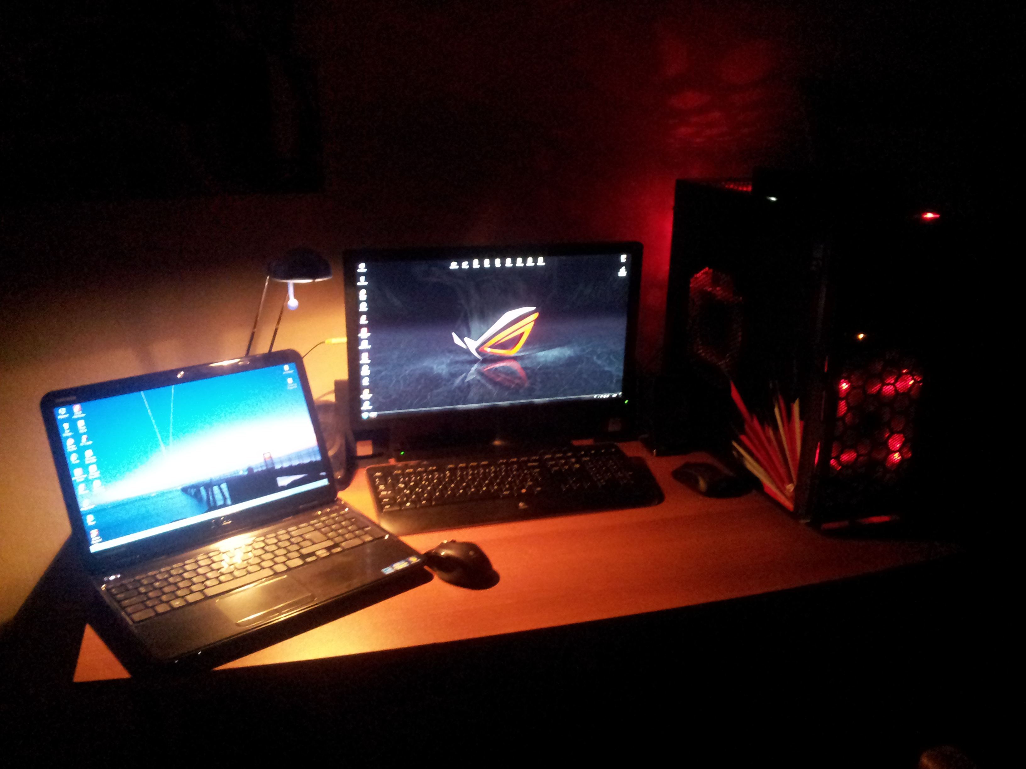 Post a picture of your laptop/PC/gaming area setup 7718479