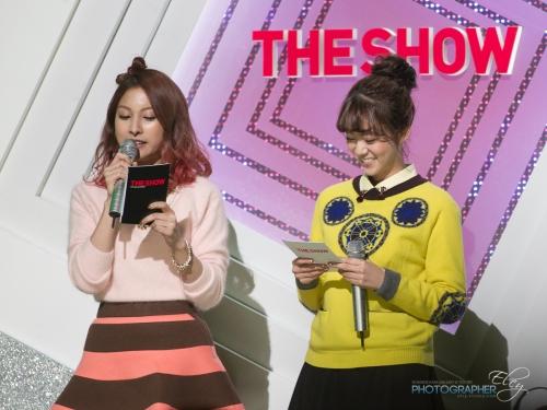 PIC | تقديم غيوري و سيونغ يون في برنامج THE SHOW بتاريخ 13.11.29..~  482790582