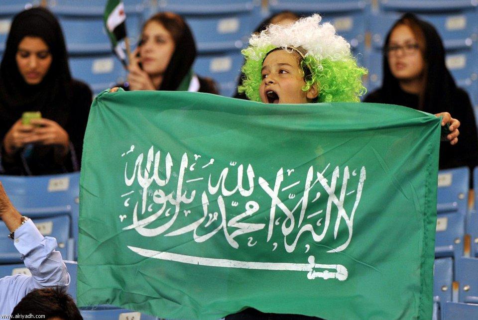 شوفوا المشجعات السعوديات في استاد الملك فهد في مباراة الارجنتين  412930051