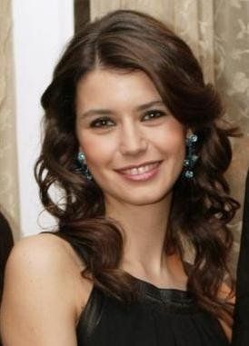 موسوعة صور متميزة للجميلة beren saat بطلة مسلسل فاطمة 851027209