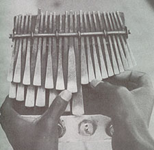 De quels instruments de musique jouez-vous ? - Page 6 Mbira1