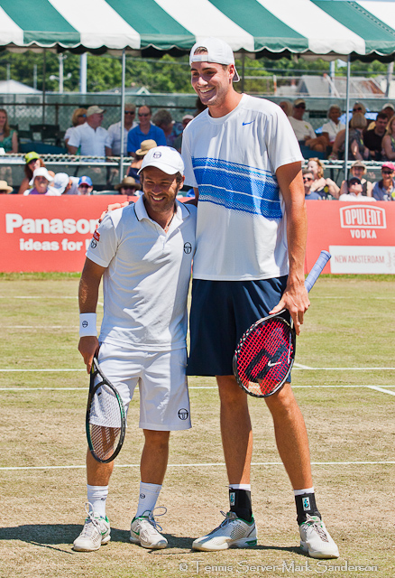 ¿Cuánto mide John Isner? - Altura - Real height Newport-hof-mss--7388