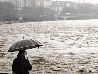 Rischio alluvioni per l'accelerazione del ciclo dell'acqua Pioggia