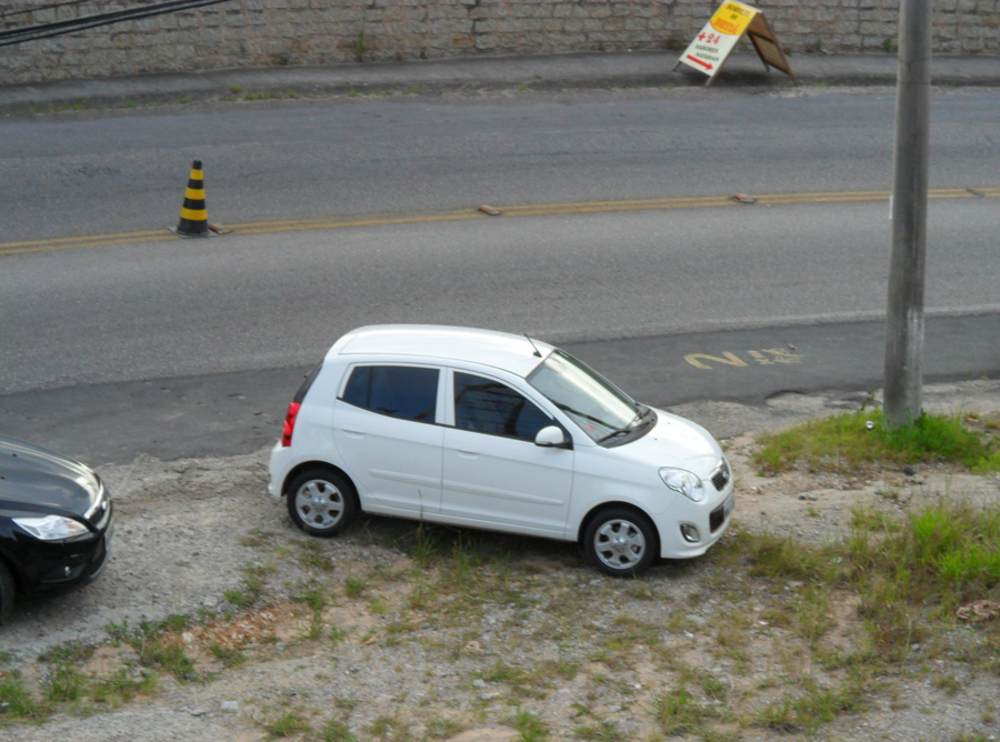 Kia Picanto - 1.0 -MT- 2010/2011 - Branco 4546886