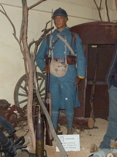 Le musée du costume militaire de Thiaucourt Soldat_francais_1915