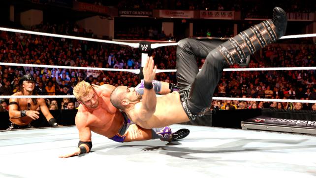  :. حصريا صور العرض الرائع WWE Survivor Series 2012 .:  235250136