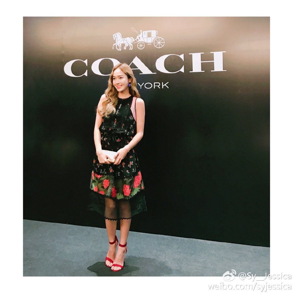 [PIC][23-02-2017]Jessica khởi hành đi Malaysia để tham dự sự kiện "COACH Pavilion Flagship Store Opening" vào chiều nay - Page 2 D374ba31gy1fd6626dcg2j21p11p1tov