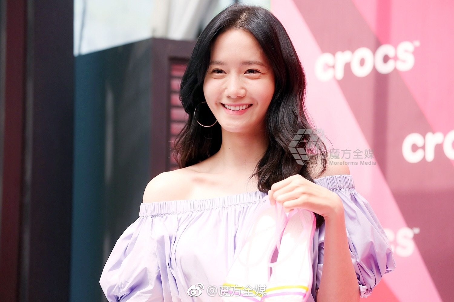 [PIC][04-04-2017]YoonA tham dự sự kiện ra mắt chiến dịch mới - "ComeAsYouAre" của thương hiệu "CROCS" vào chiều nay 67331a6bgy1feaokt9blbj215o0rswks