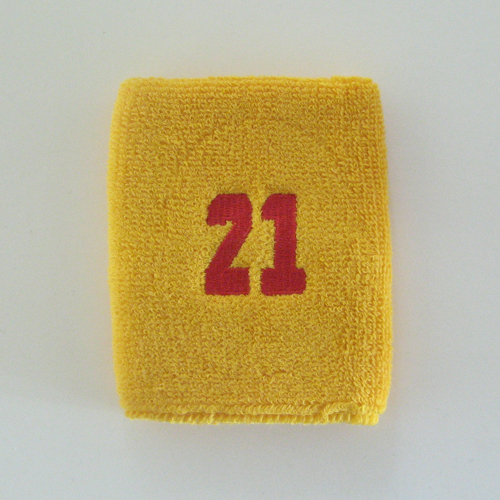 Cuenta hasta 1000 con fotos. Number21_golden_yellow_sweat_wristband