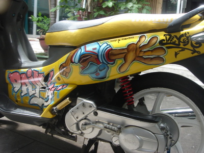 Vẽ Graffiti lên xe (hơi bị kool !!) Z86998613