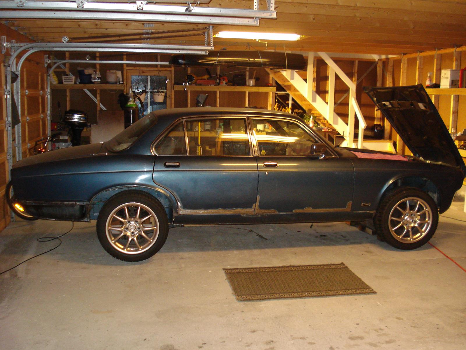Jaguar garasjen p Hery Bilde%20059