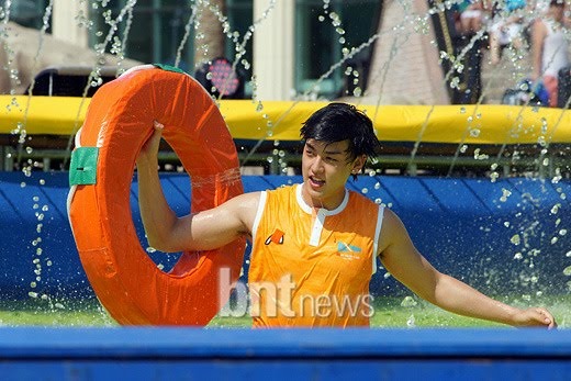 [8/7/10] [pics]Eli @ Dream Team Season 2 W214950501