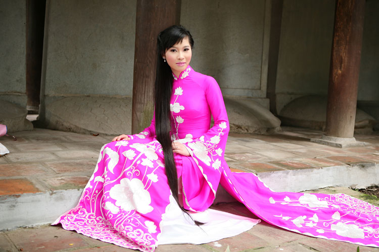 Ngắm nhan sắc có mái tóc dài kỷ lục tại cuộc thi HHTG người Việt 1280841324-nguyen-thu-trang--11-