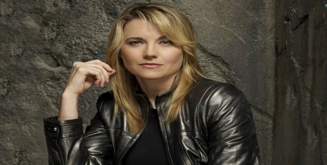 [25/042014] Lucy Lawless lectrice d'un jour à Auckland Celebrities-lucy-lawless