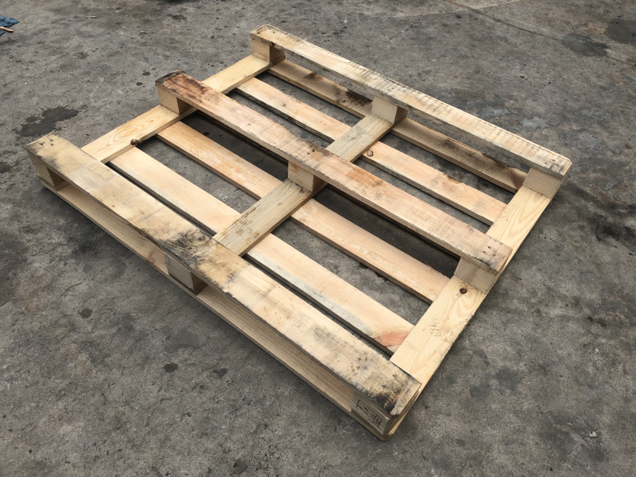 Nơi cung cấp pallet gỗ tphcm giá rẻ   Pallet%20g%E1%BB%97(1)