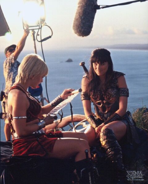 Lucy Lawless et Reneé O'Connor - Page 15 Mhr06