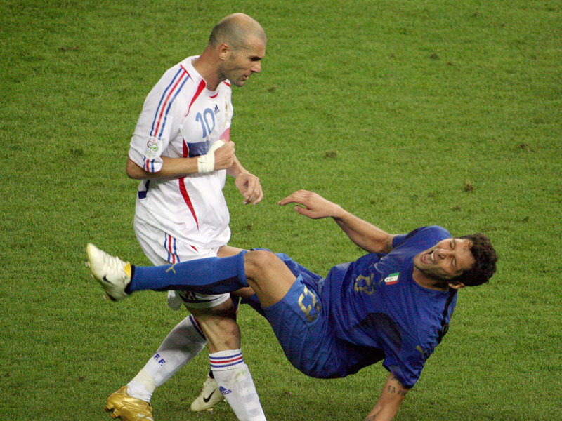 الماتريكس يعلن الصلح مع زيدان Zidane-Materazzi-Headbutt