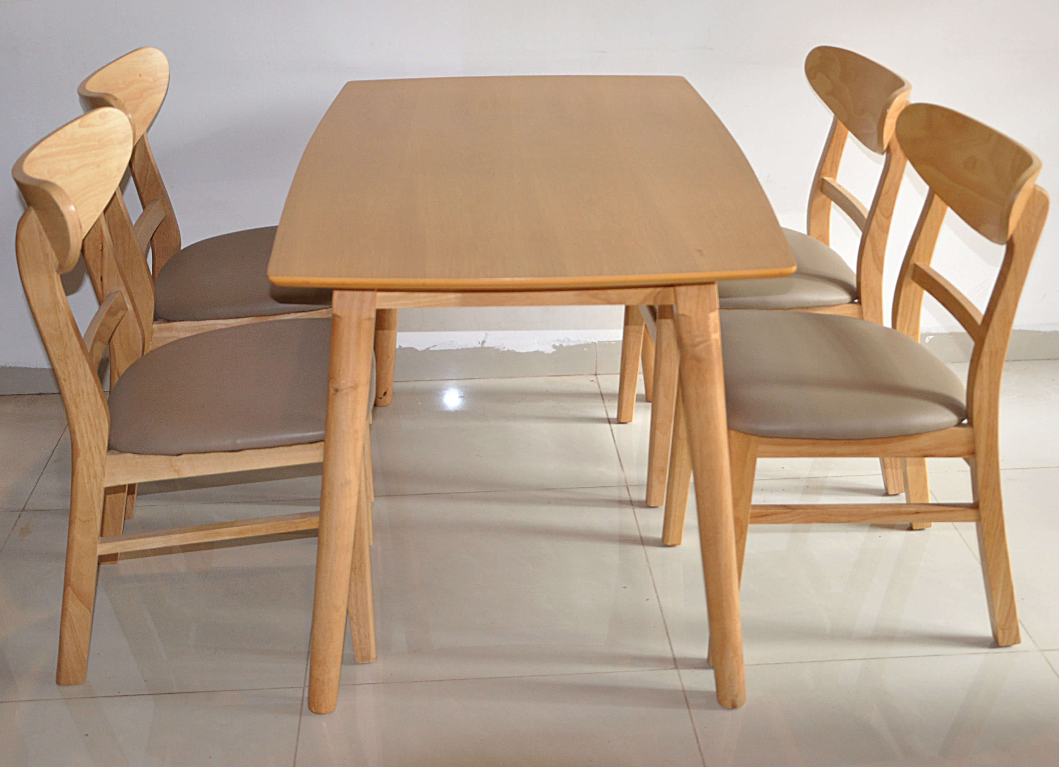 Cách lựa chọn bộ bàn ghế ăn đạt tiêu chuẩn cho không gian nội thất Ban-an-mango-4