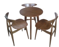 Gia đình quây quần bên nhau với mẫu bàn ăn tròn gỗ tự nhiên cao cấp Ban-cafe-4