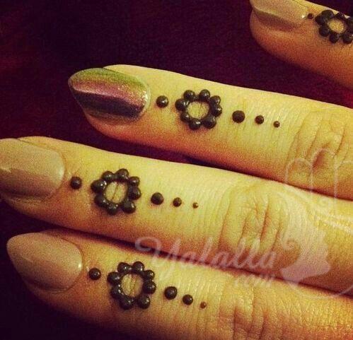 صور نقش حناء العيد على الأصابع غاية في الرقة والجمال ♥ Cute-Simple-and-Easy-Henna-For-Fingers