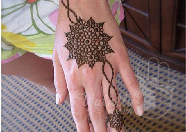 صور نقش حناء العيد على الأصابع غاية في الرقة والجمال ♥ Simple-Mehandi-Design-14