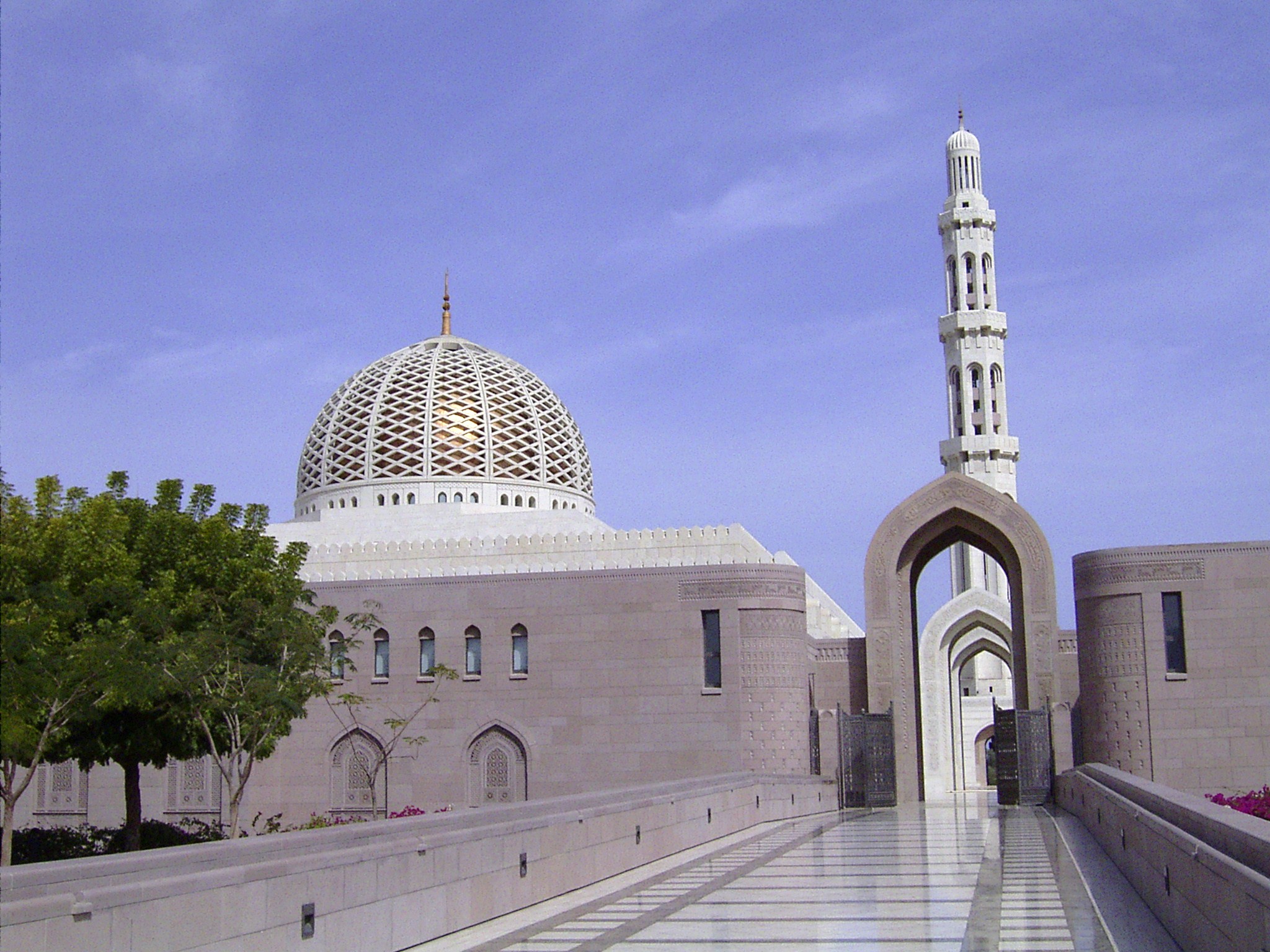 அழகிய மஸ்கட் நகரம் - Page 2 Sultan_qaboos_grand_mosque_muscat_oman