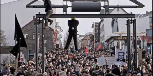 LA CRISE .iceland-jail-bankers-700x350_m