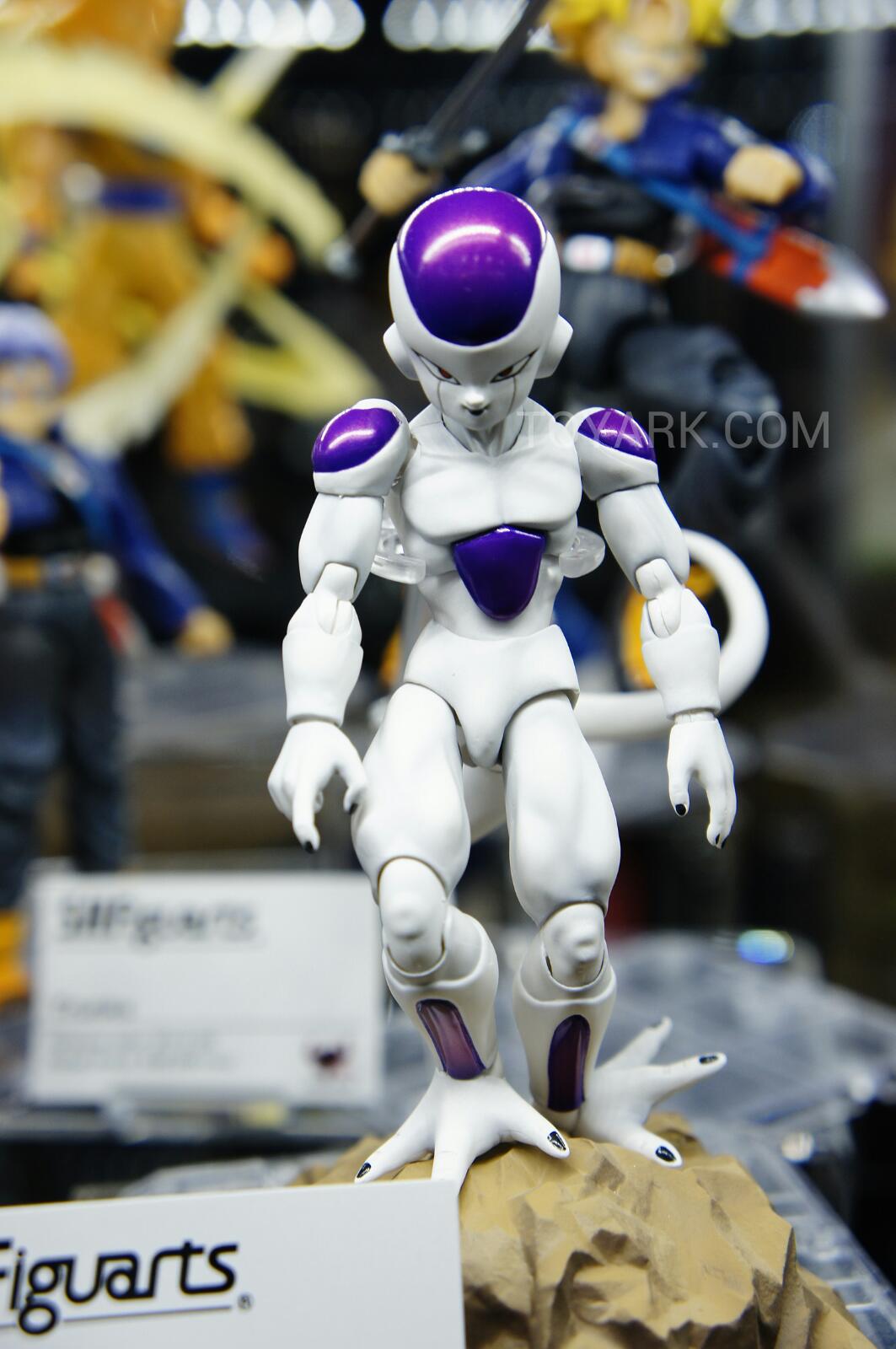 [S.H.Figuarts]Dragon Ball Z SDCC-2012-SH-figuarts-DBZ-freeza1