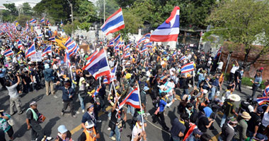 تراجع المحتجين المناهضين للحكومة من موقعين فى بانكوك  1122013394825