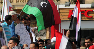 مسيرة للجالية العربية تصل ميدان التحرير تضامنا مع الشعوب العربية Smal4201129162328