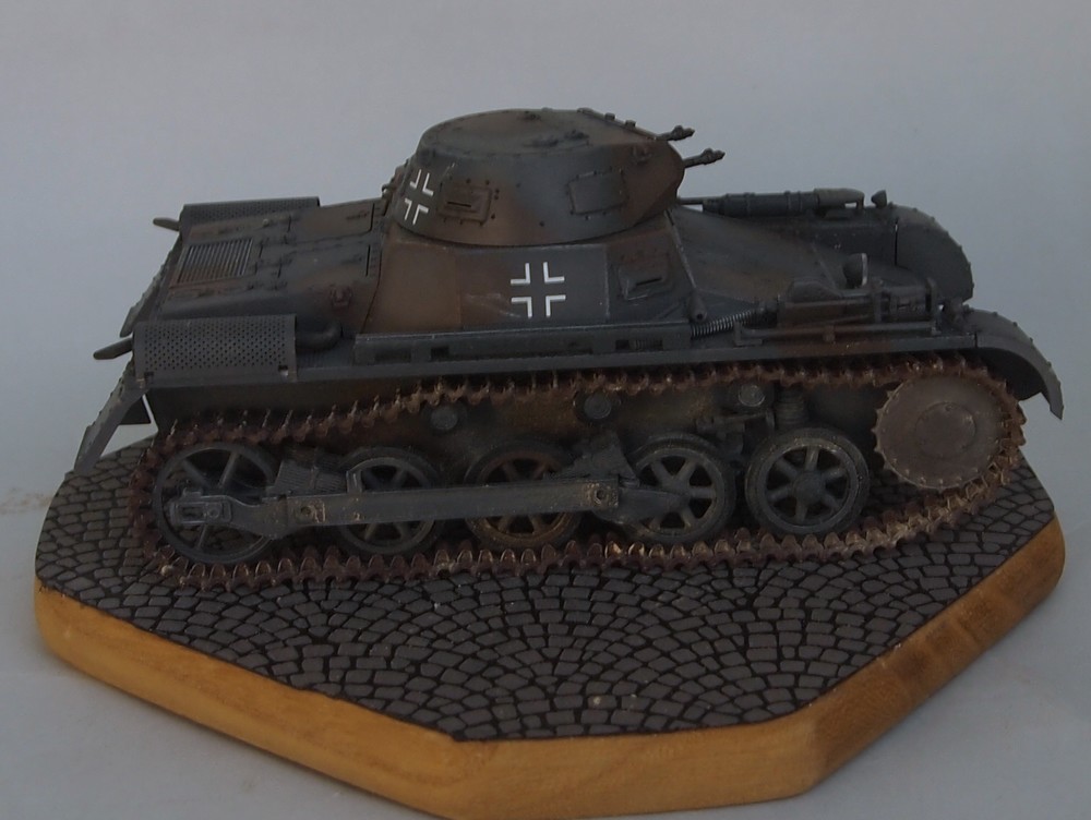 Pz.Kpfw. I Ausf. A 4.Serie/La.S (Dragon 1/35 ref 6451) Mon04