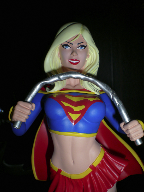 DC Direct Women of the DC Universe mini bustos - Supergirl 002