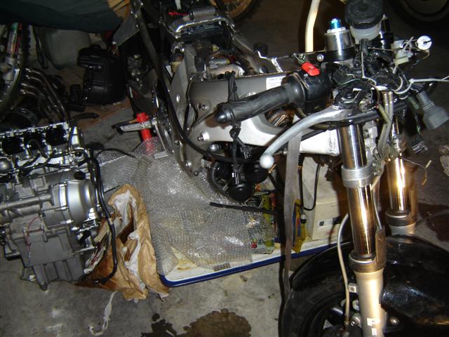 Sortir du cadre le moteur du R6 99/02 B63212092