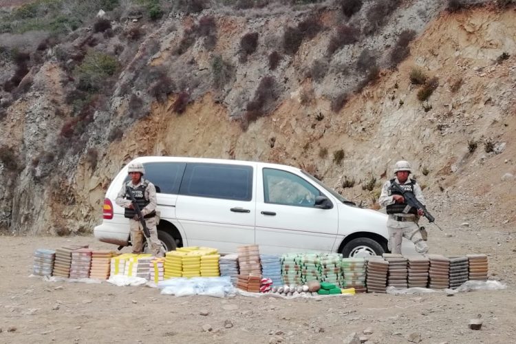 Dejan "olvidada" camioneta con 450 kilos de cristal, opio, cocaína y fentanilo en Ensenada,   2F08644A-6348-4F95-A182-8CA6ABC582EE-750x500