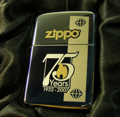 Gus et ses derniers achats. Zippo_j_07_75th