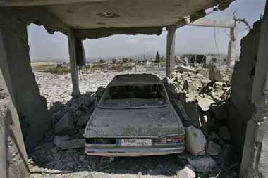 A partial view of the debris from several houses after Israeli missiles and bombs 20060803_21