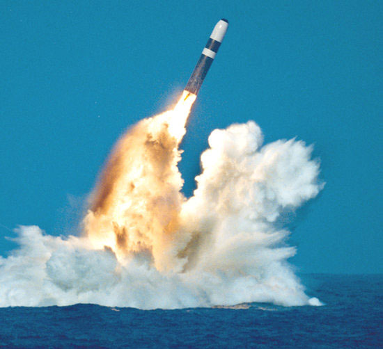 الصواريخ البالستية ومكوناتها وانواع الوقود Ohio-trident-missile-ballis