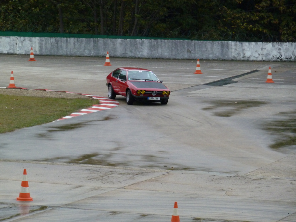 journée spécial Alfa le 23 octobre 2010 a Montlhéry - Page 6 P1000830