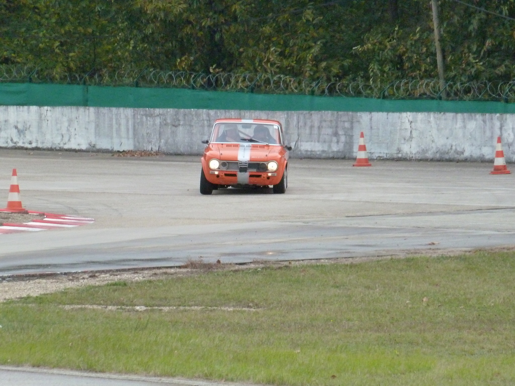 journée spécial Alfa le 23 octobre 2010 a Montlhéry - Page 6 P1000953