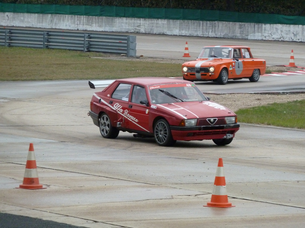 journée spécial Alfa le 23 octobre 2010 a Montlhéry - Page 6 P1000975