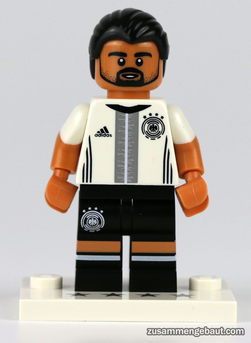 Collectible minifigures "Die Mannschaft" 71014 Lego-minifigures-die-mannschaft-dfb-sami-khedira-71014-2016-zusammengebaut-andres-lehmann